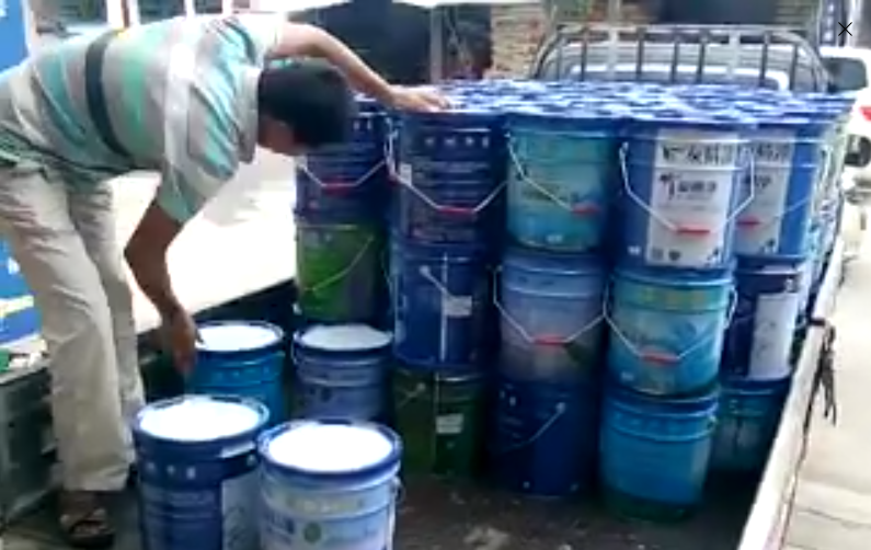 服務(wù)客戶,友情漆樣樣做足100分 服務(wù)客戶,友情漆樣樣做足100分